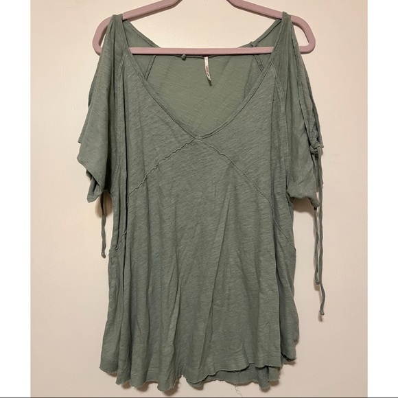 Green Free People babydoll top with cold shoulder that ties. - Picture 1 of 2